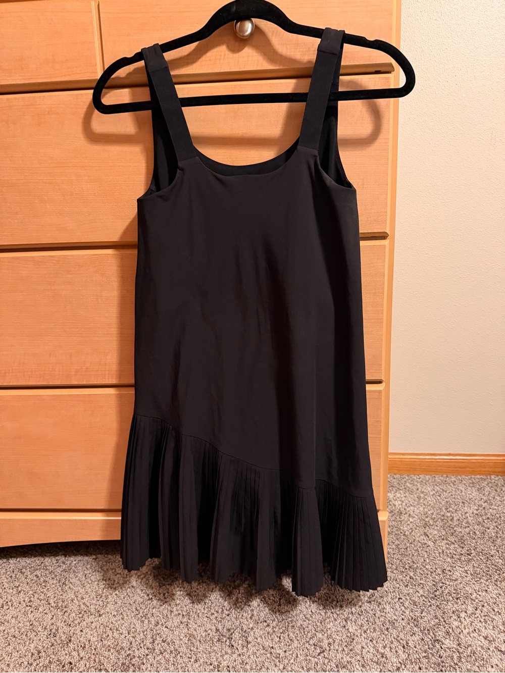 SPANX Yes Pleats Black Sleeveless Pleated-Hem Athletic Dress - Picture 2 of 7